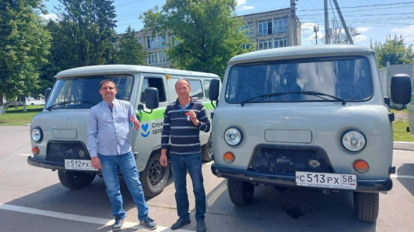 12 июня больница получила 2 новых современных автомобиля марки «УАЗ»