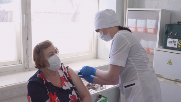 В Кузнецке продолжается массовая вакцинация от COVID-19