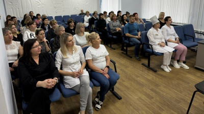 В конференц-зале больницы прошло обучение сотрудников навыкам оказания первой помощи