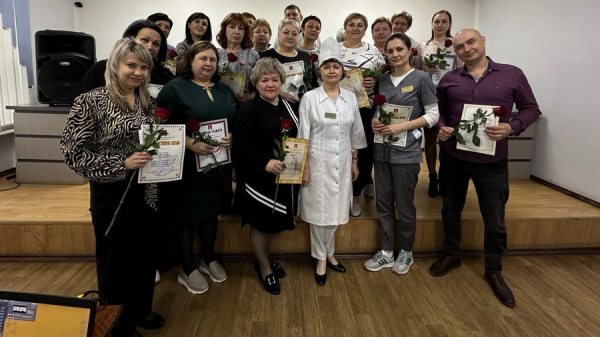 В конференц-зале больницы состоялось торжественное мероприятие, посвященное международному Дню медицинской сестры