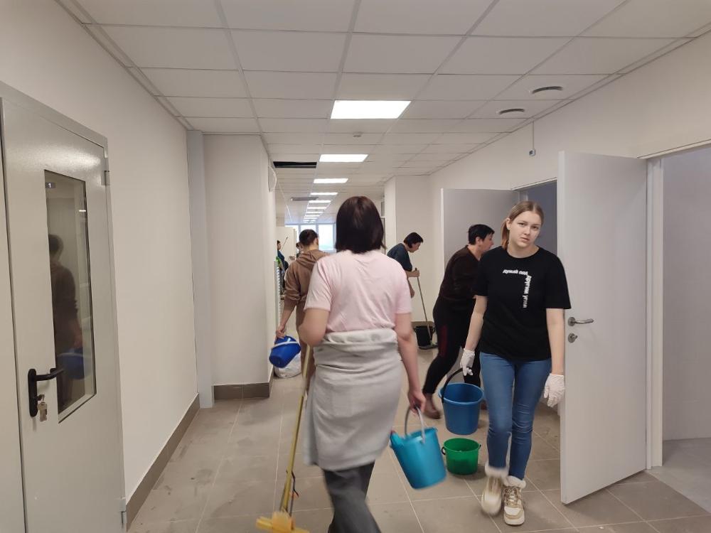 Субботник в здании новой поликлиники
