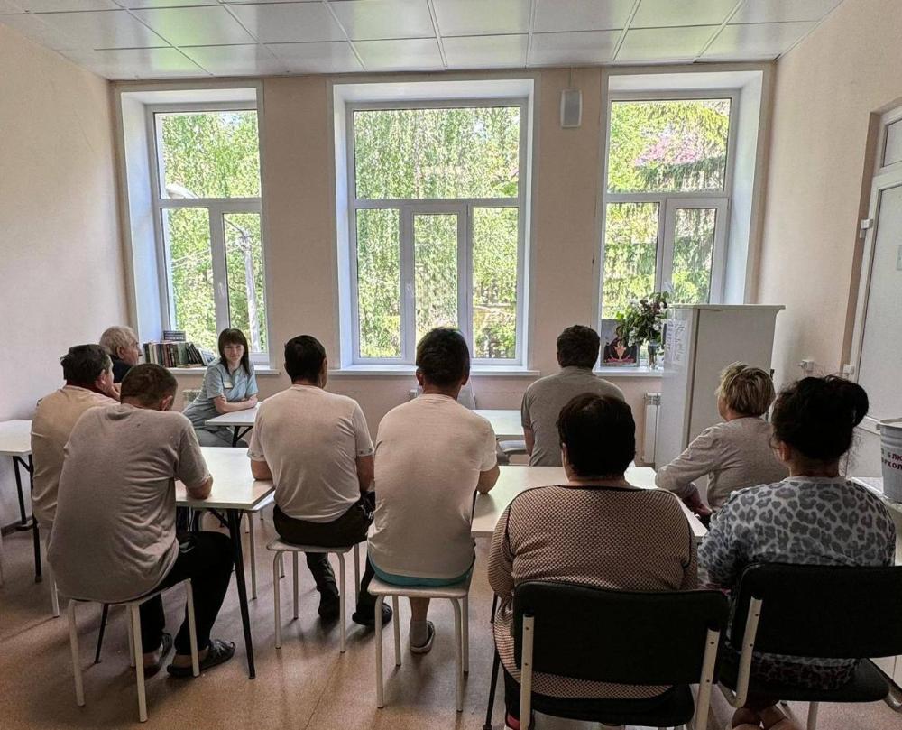 Врач-психиатр-нарколог провела беседу с пациентами