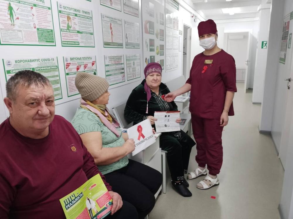 Сотрудники врачебной амбулатории села Татарский Канадей провели разъяснительную работу с жителями села о способах профилактики ВИЧ-инфекции