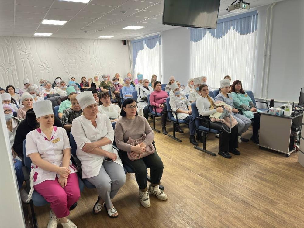 Заместитель главного врача  Шишова И.Е.  провела лекцию по вопросам профилактики и противодействию коррупции в медицине