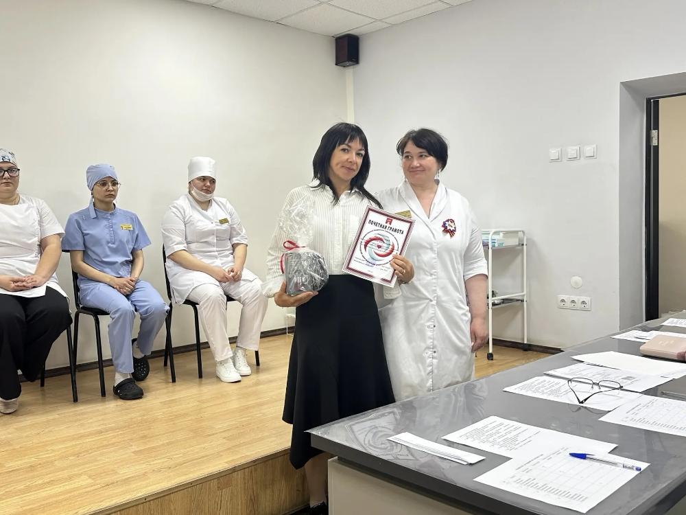 Сотрудники, награжденные на торжественном мероприятии, посвященном Международному Дню медицинской сестры